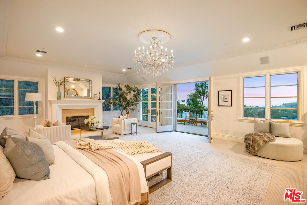 12801 Chalon Road Los Angeles, CA 90049 - Photo 20 of 36 Gallery Image 20