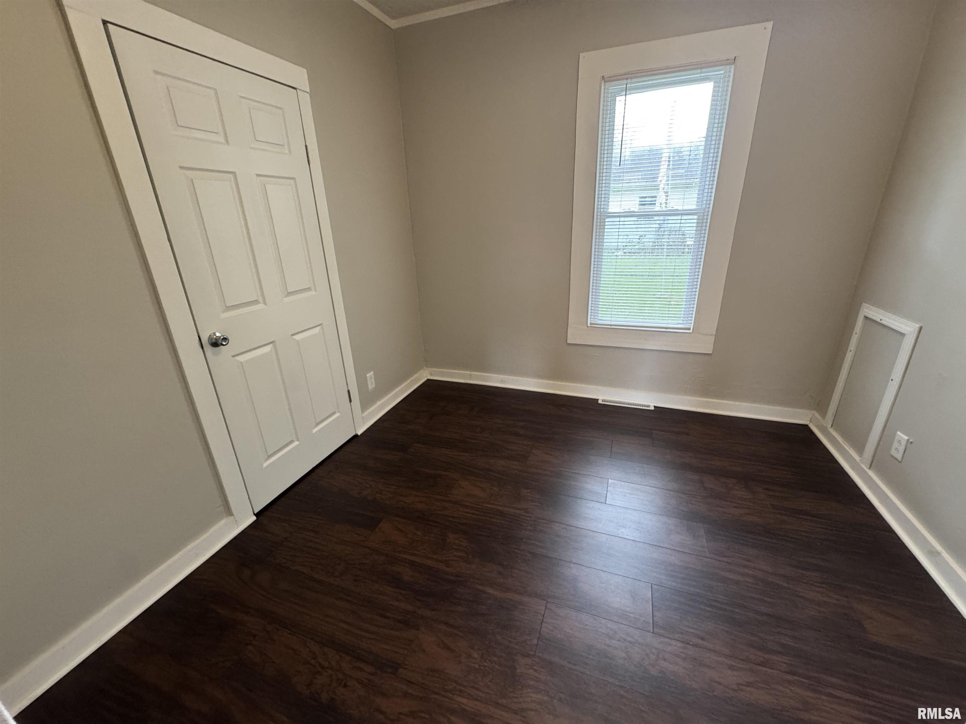 1307 South Maple Street Centralia, IL 62801 - Photo 13 of 30