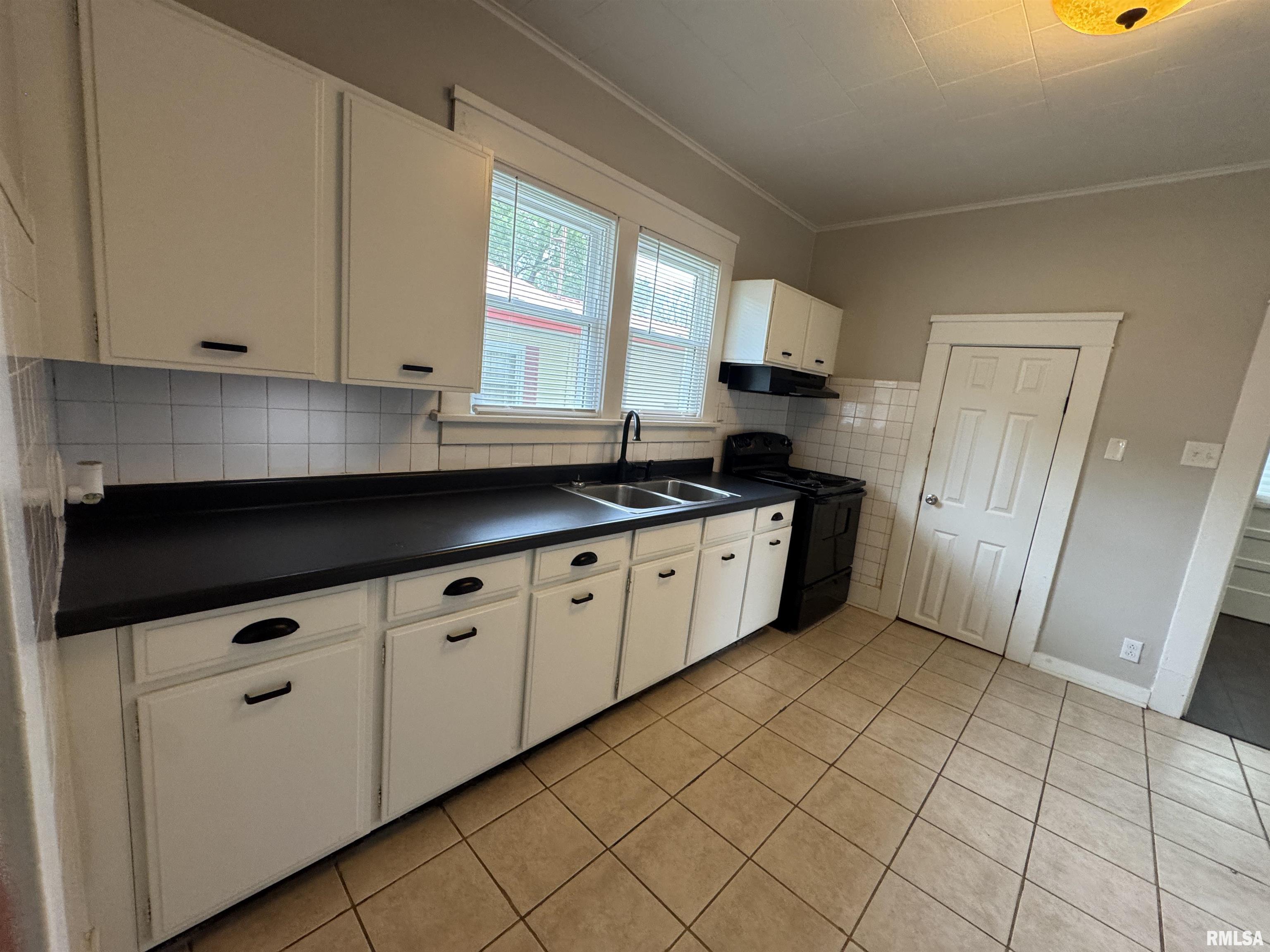 1307 South Maple Street Centralia, IL 62801 - Photo 4 of 30