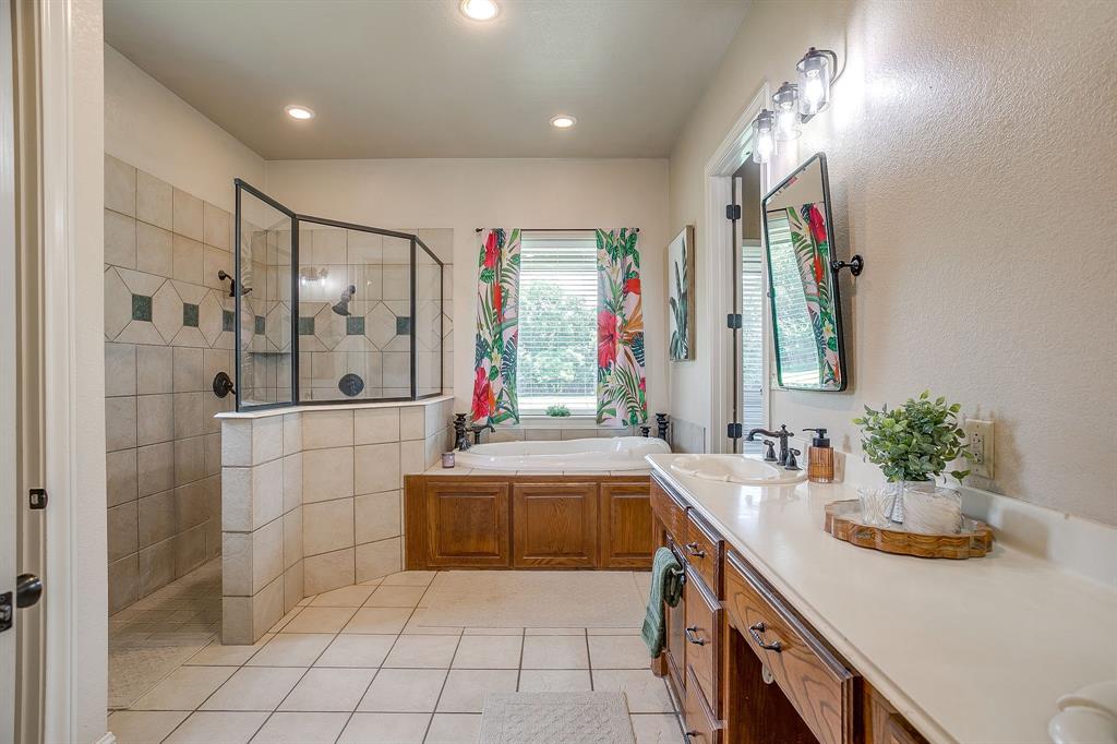 1144 Boling Ranch North Road Azle, TX 76020 - Photo 22 of 40 Primary bath