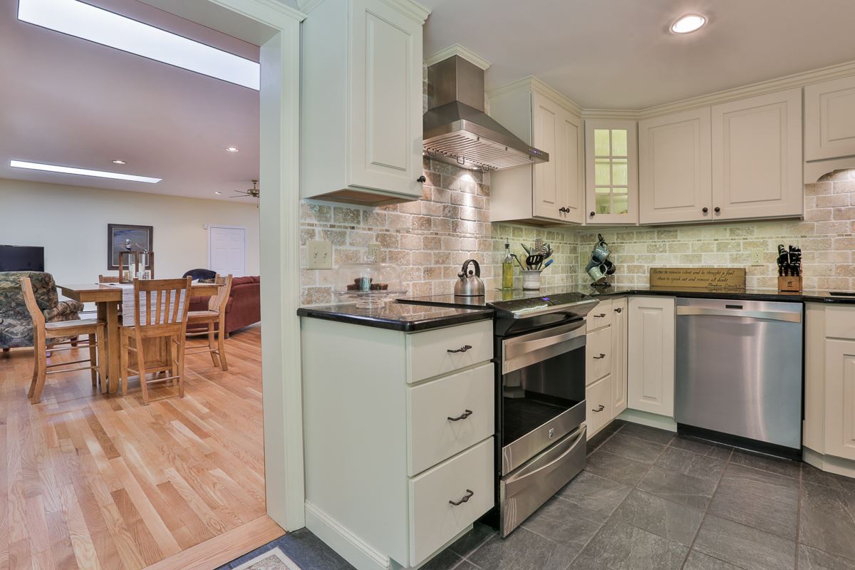 69 Goodhue Road Windham, NH 03087 - Photo 3 of 27