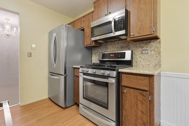 $284,900 | 375 Pinetree Lane, Unit D1, Schaumburg, IL 60193