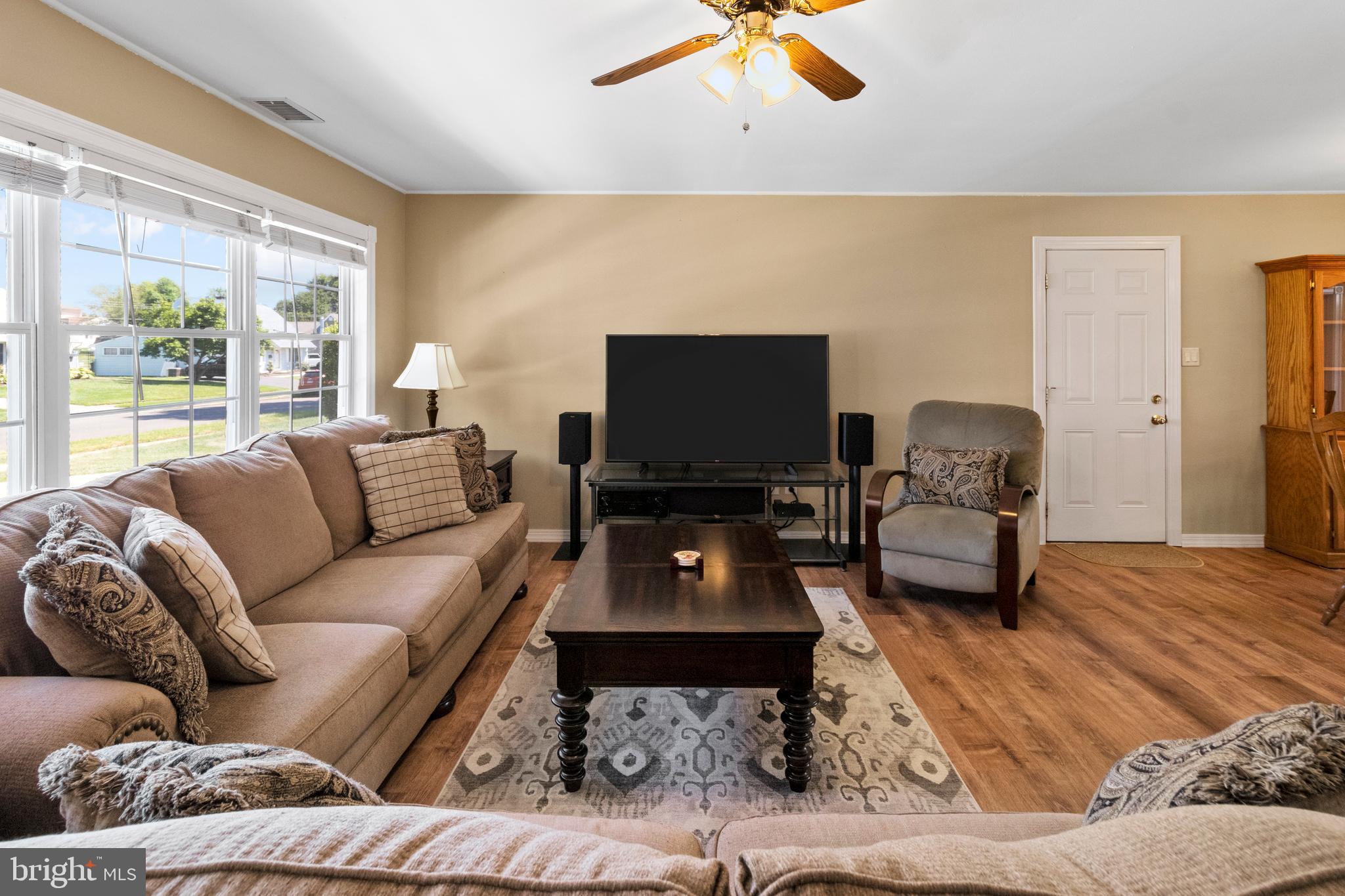 73 Cardinal Road Levittown, PA 19057 - Photo 7 of 28 Living Room
