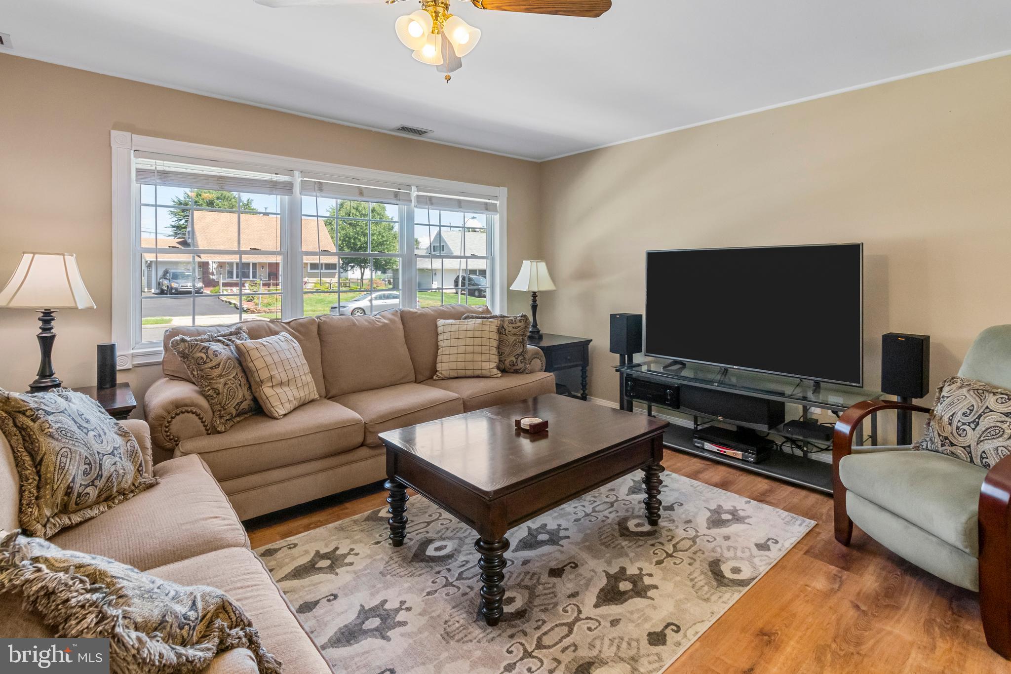 73 Cardinal Road Levittown, PA 19057 - Photo 8 of 28 Living Room