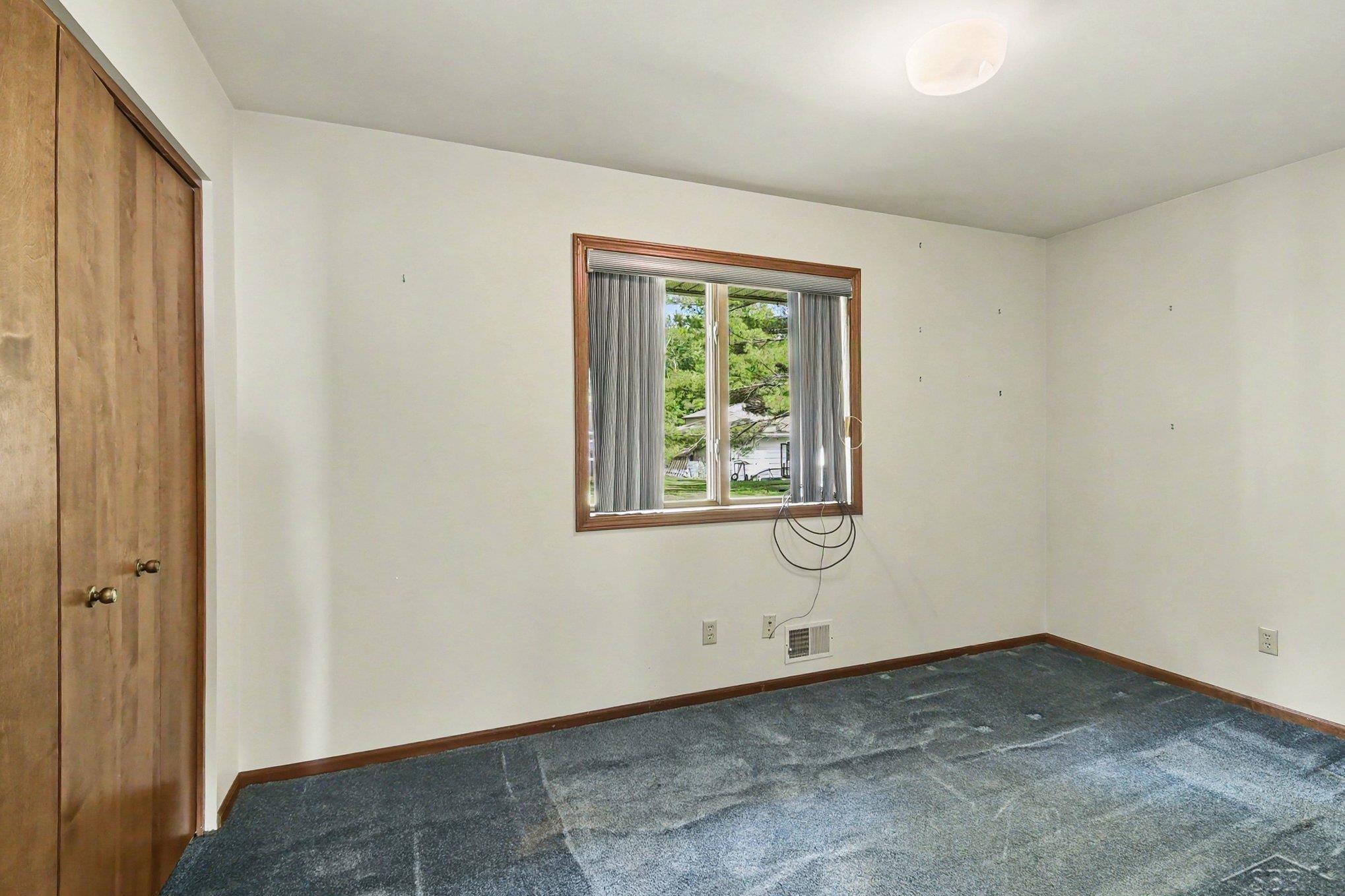 381 South Linwood Beach Road Linwood, MI 48634 - Photo 14 of 37