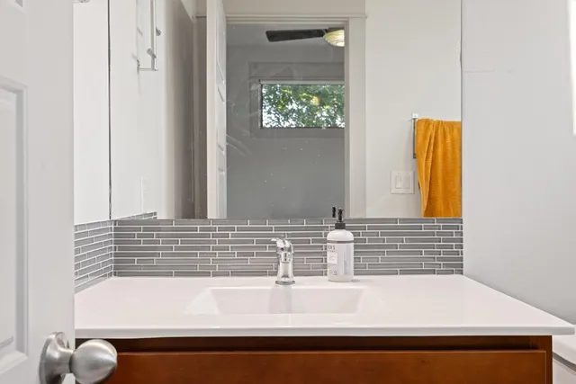 a view of utility room