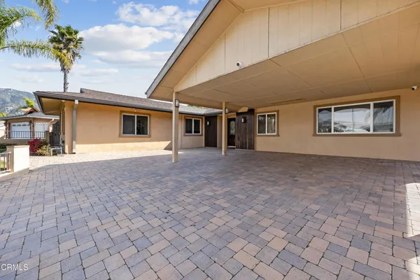 a view of a house with a backyard