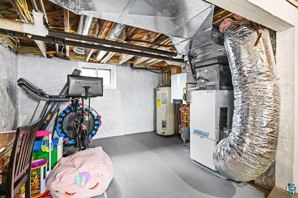 4608 Regent Street Duluth, MN 55804 - Photo 31 of 43 Below grade area featuring water heater