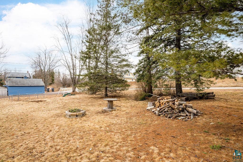 4608 Regent Street Duluth, MN 55804 - Photo 34 of 43 View of yard