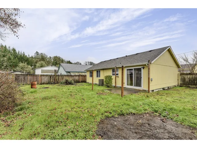 a view of a house with a backyard