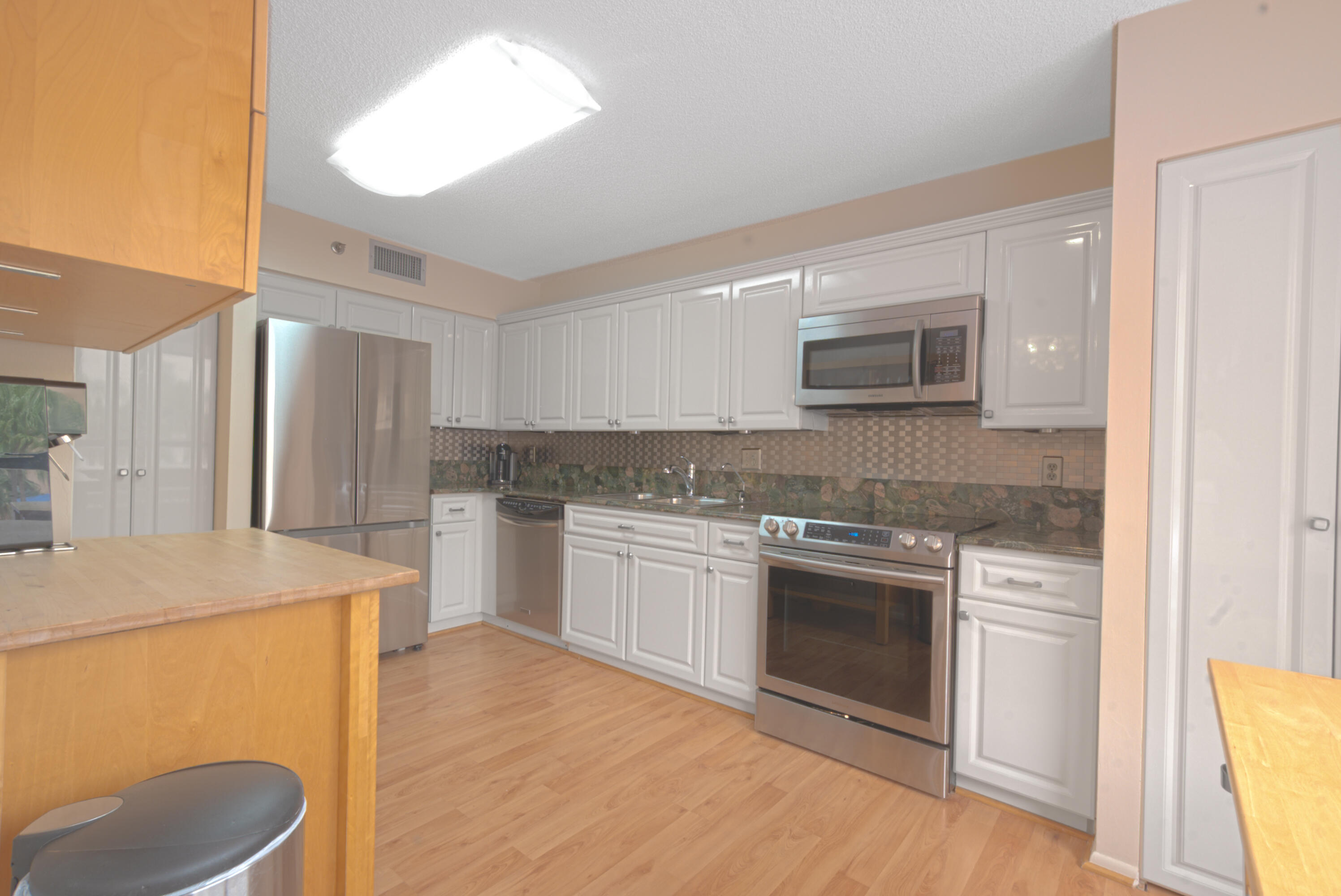 7202 Promenade Drive, Unit 302 Boca Raton, FL 33433 - Photo 11 of 33 KITCHEN
