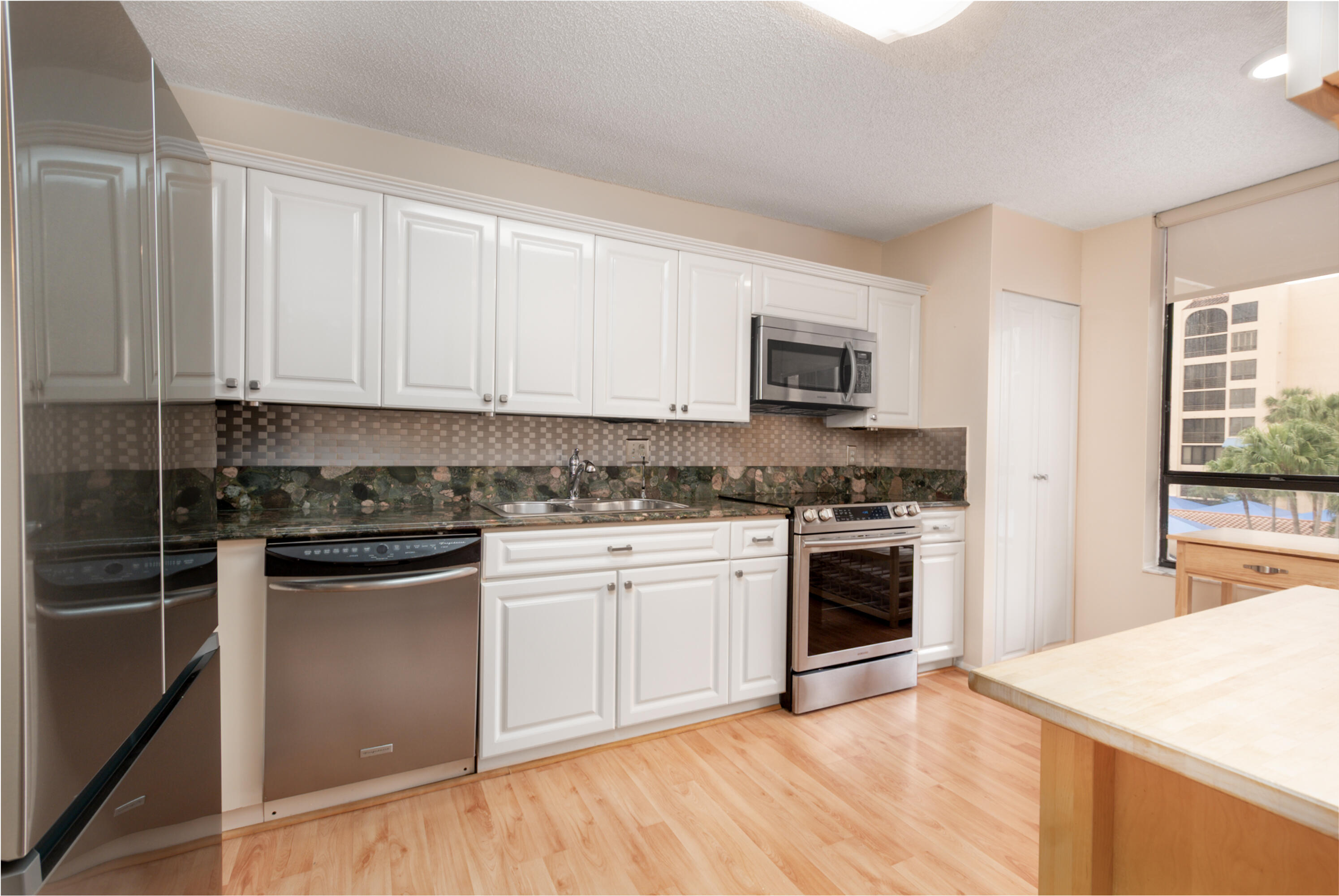 7202 Promenade Drive, Unit 302 Boca Raton, FL 33433 - Photo 10 of 33 KITCHEN