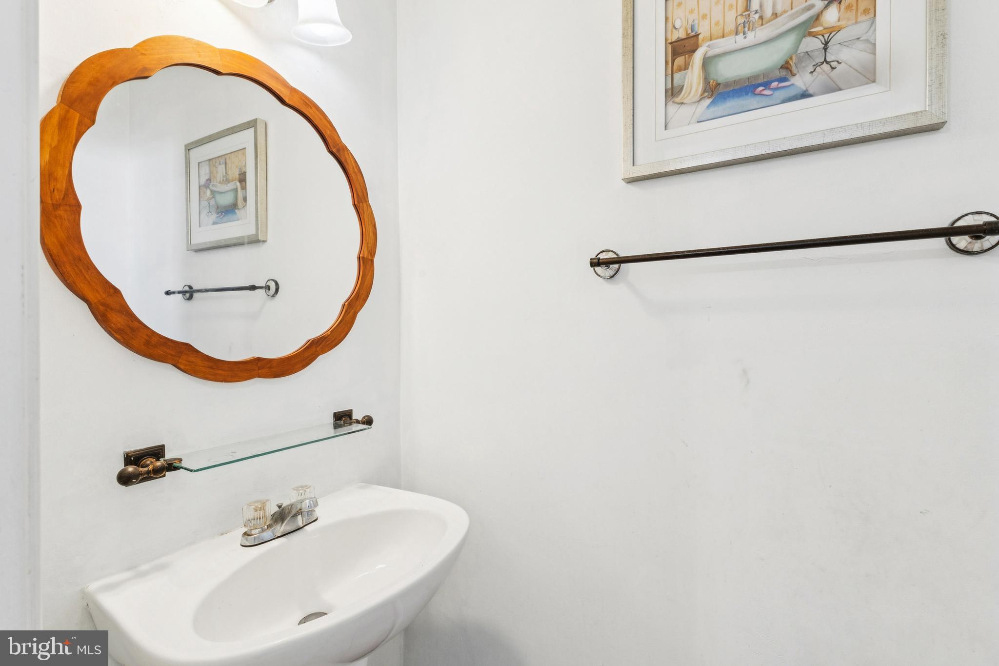 43067 Candlewick Square Leesburg, VA 20176 - Photo 12 of 25 a bathroom with a sink and a mirror