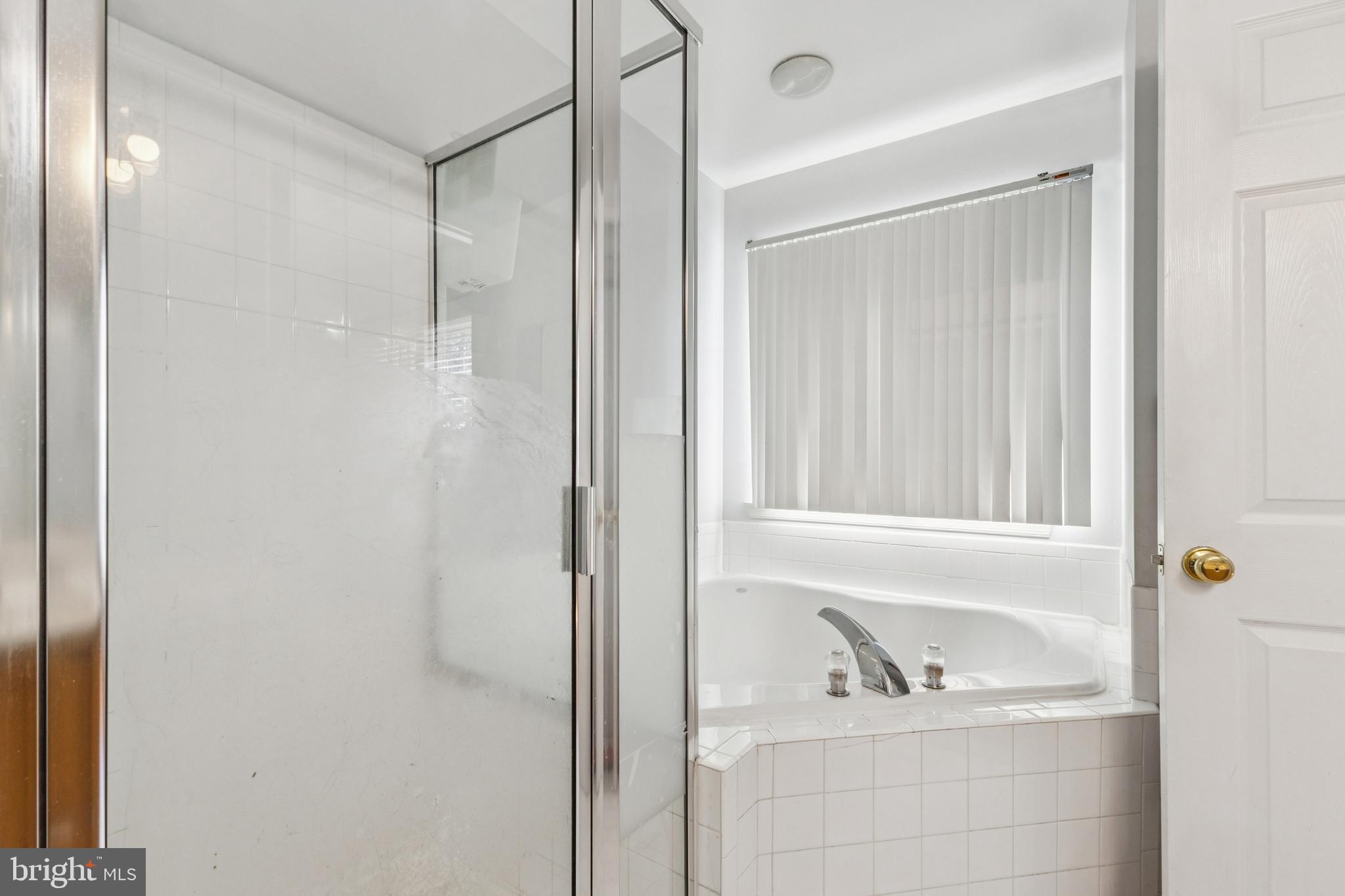 43067 Candlewick Square Leesburg, VA 20176 - Photo 20 of 25 a bathroom with a sink and shower