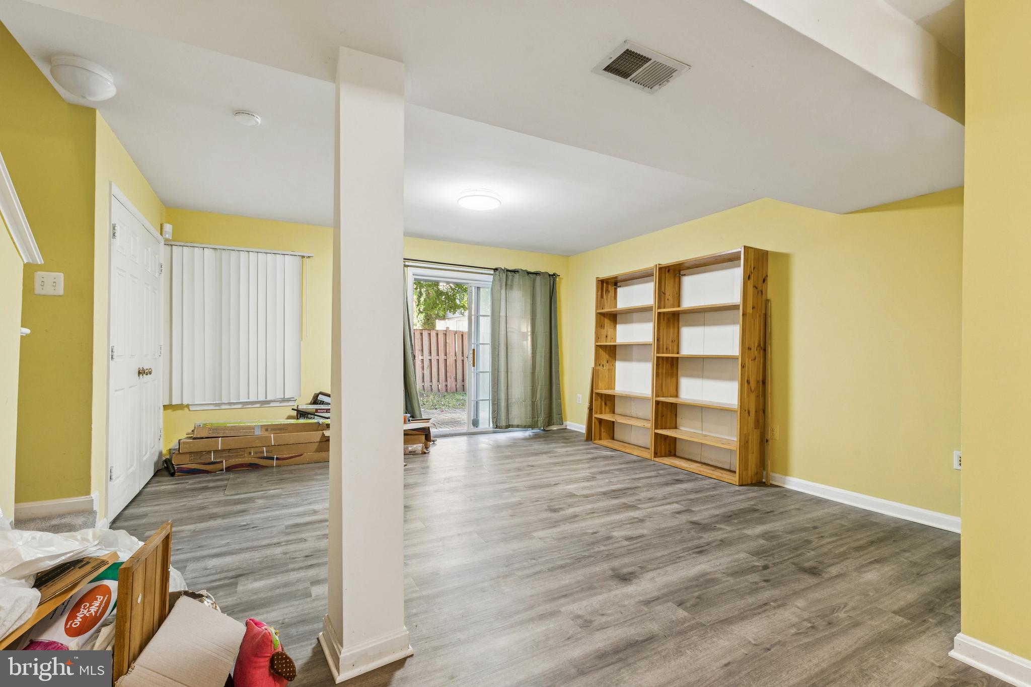 43067 Candlewick Square Leesburg, VA 20176 - Photo 23 of 25 a view of an empty room and window