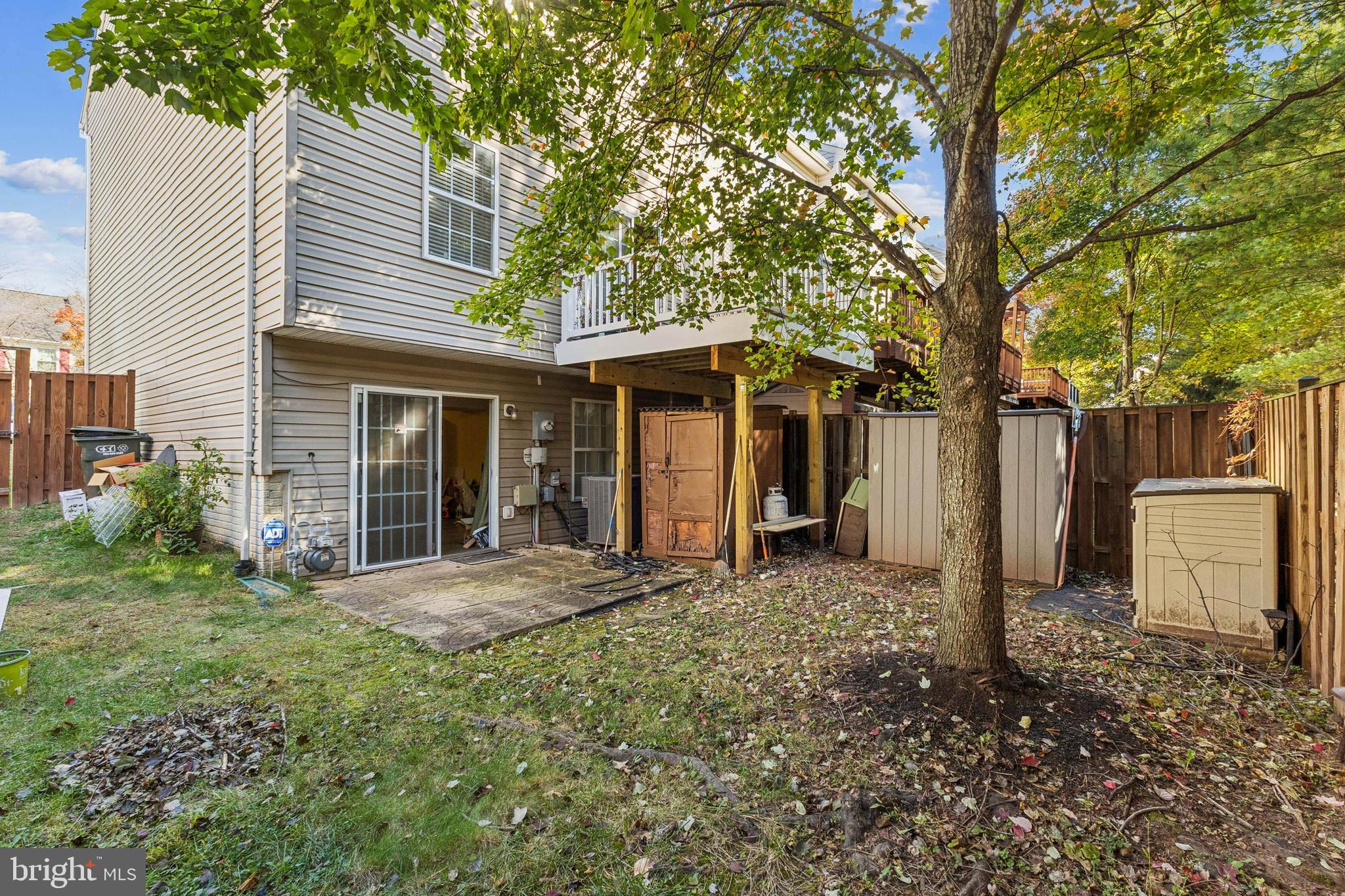 43067 Candlewick Square Leesburg, VA 20176 - Photo 25 of 25 a front view of a house with a garden