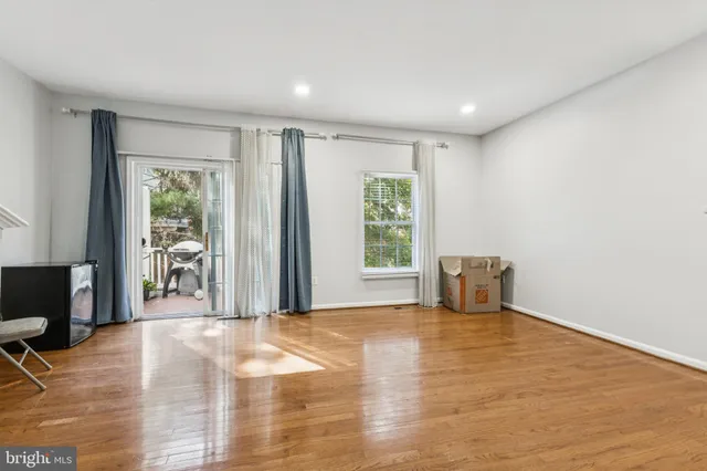 $2,900 | 43067 Candlewick Square, Leesburg, VA 20176