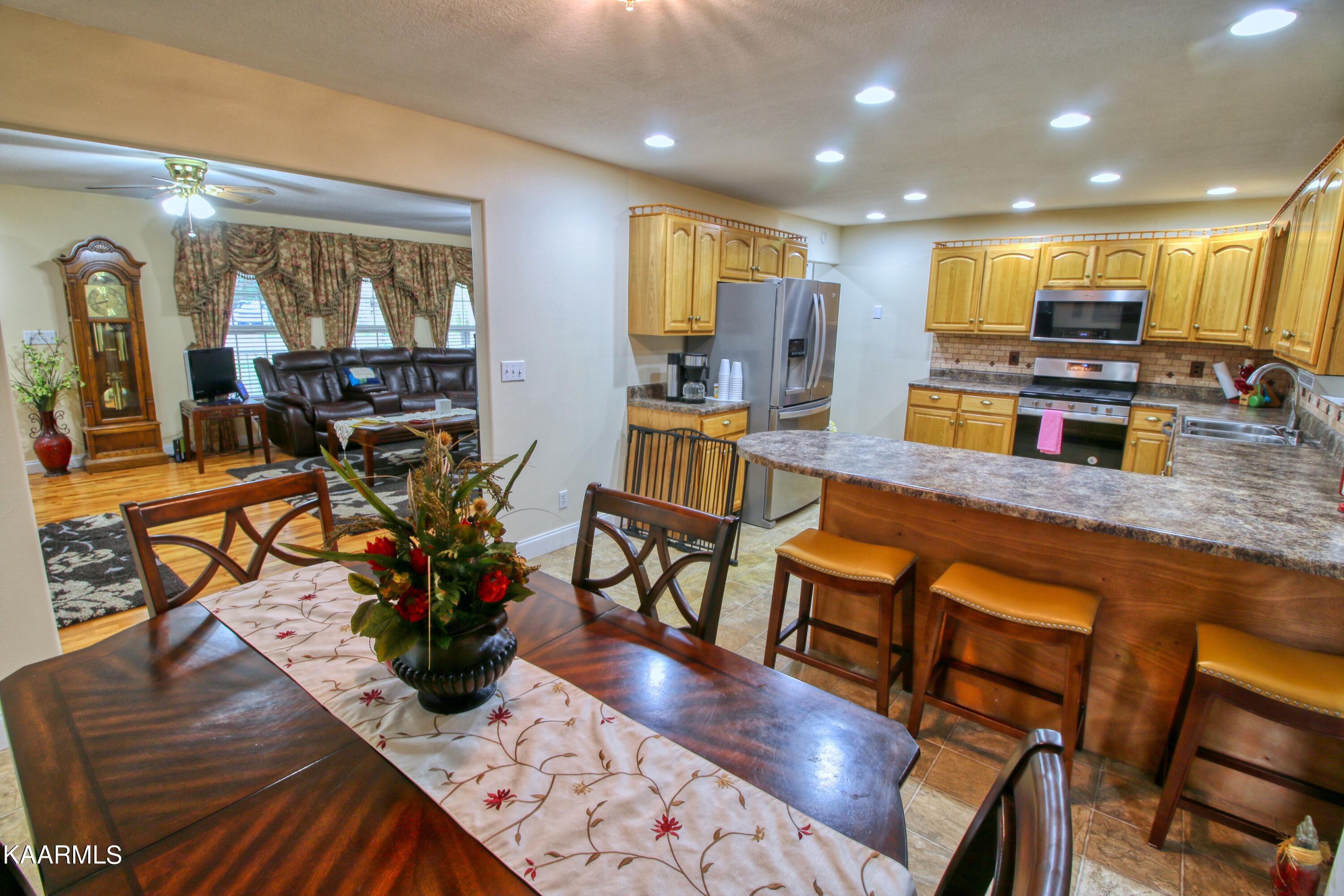 272 Pine Grove Road Crossville, TN 38571 - Photo 12 of 36 kitchen:dining:livingroom