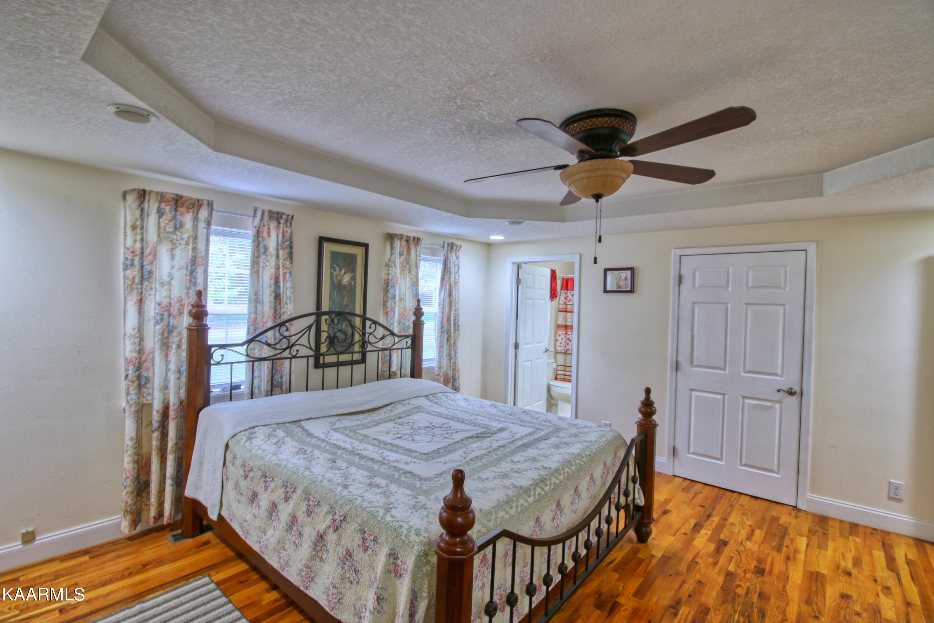 272 Pine Grove Road Crossville, TN 38571 - Photo 18 of 36 masterbedroom