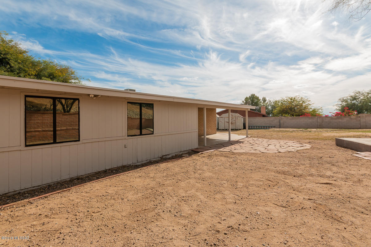 7761 North Rasmussen Avenue Tucson, AZ 85741 - Photo 21 of 23 a backyard of a house with lots of green space