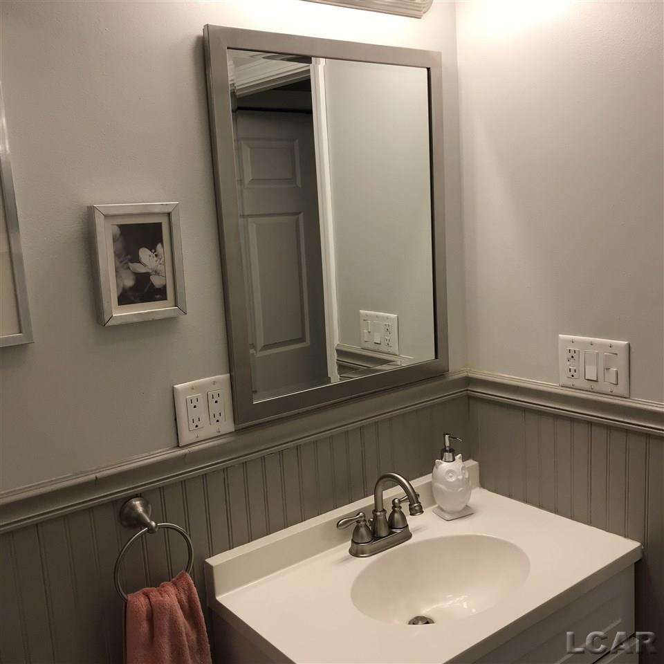 2188 East Carleton Road Adrian, MI 49221 - Photo 9 of 20 31399725-8.JPG