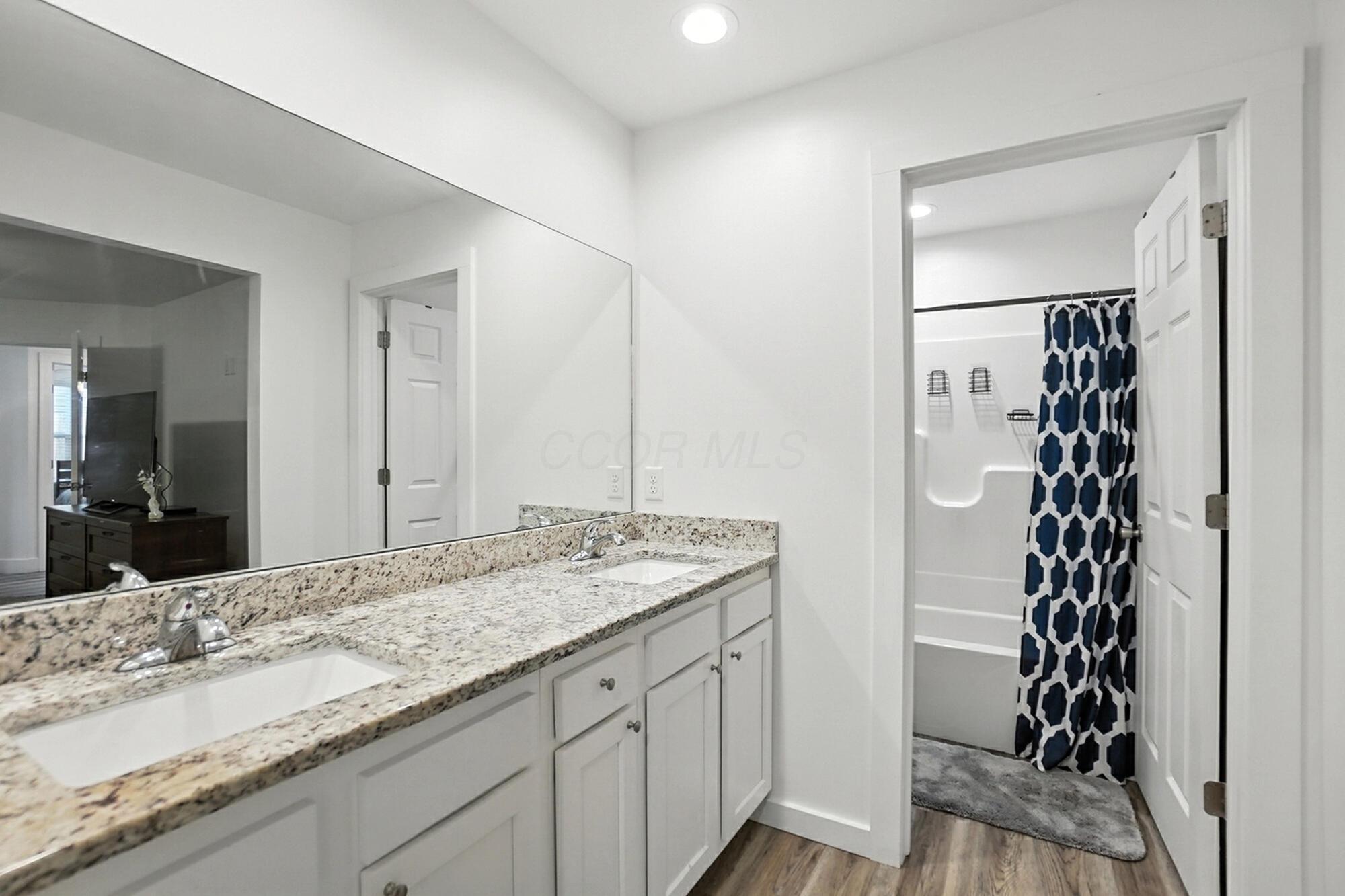 721 East McCreight Avenue Springfield, OH 45503 - Photo 13 of 28 Owners Suite/Private Bath