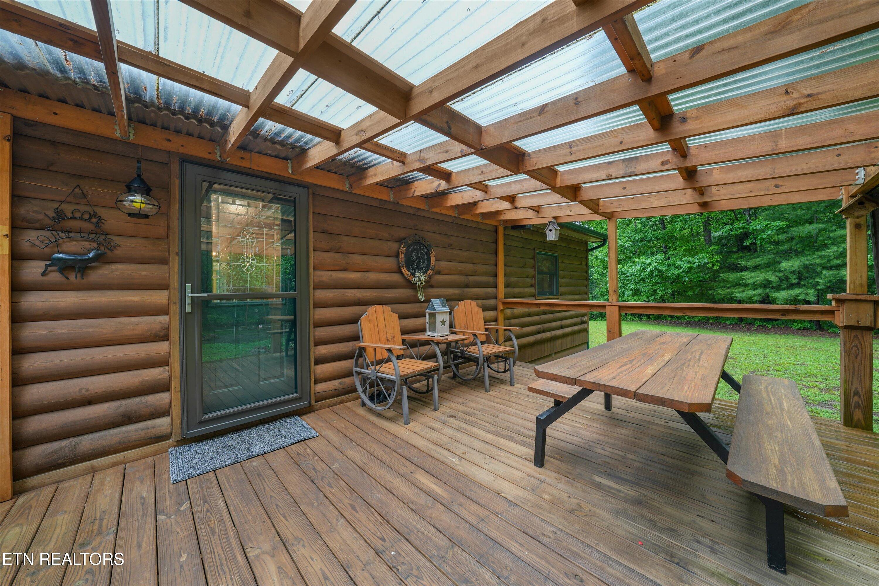 04-7043 Dogwood Rd41