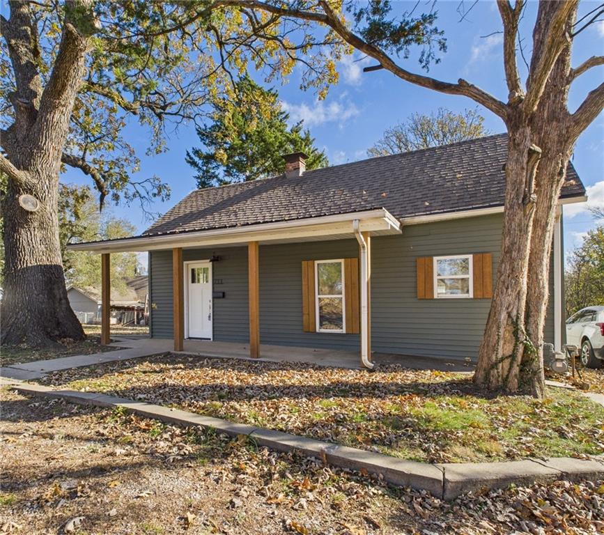 711 Short Street Fort Scott, KS 66701 - Photo 3 of 25