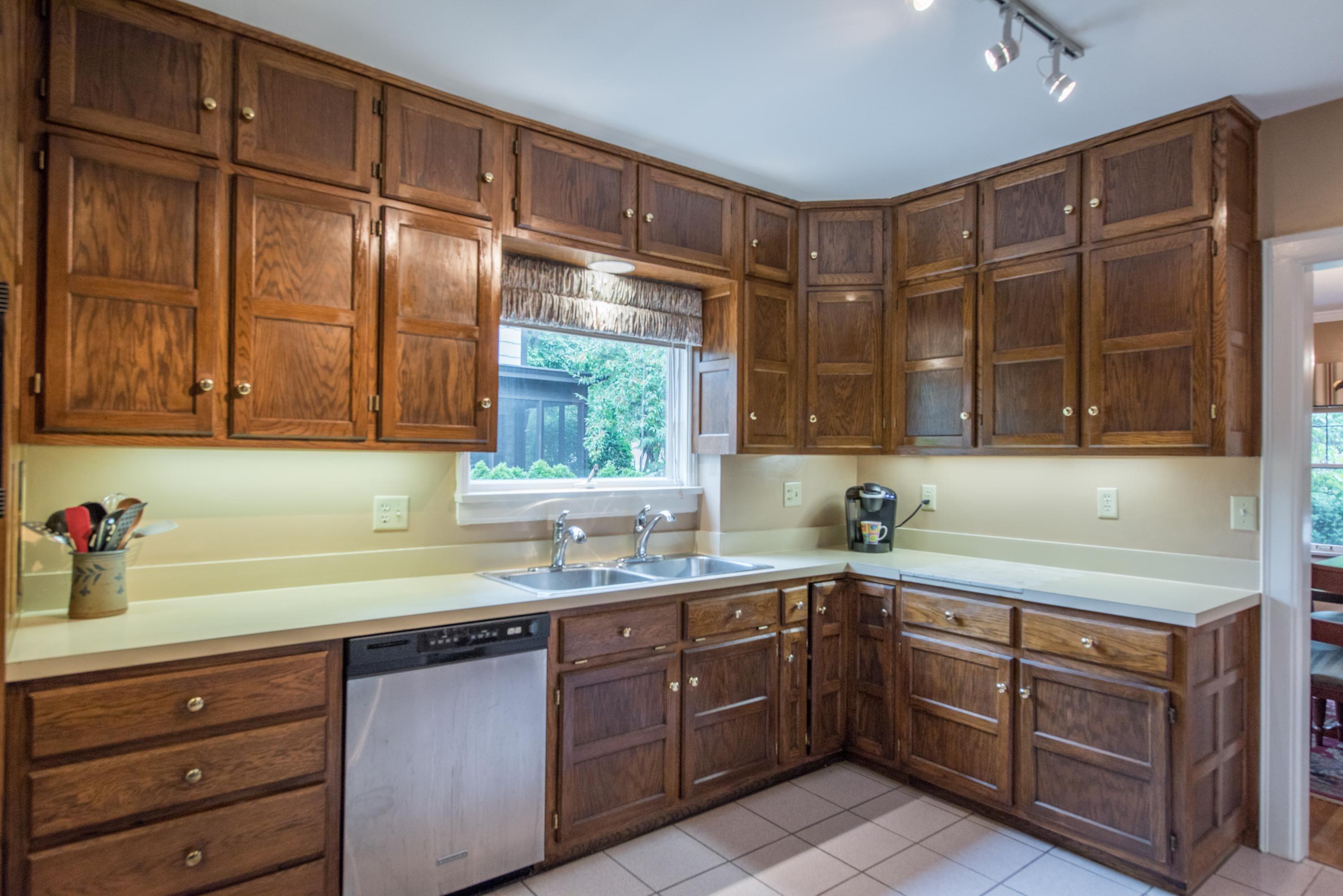 341 South Cassingham Road Bexley, OH 43209 - Photo 13 of 62