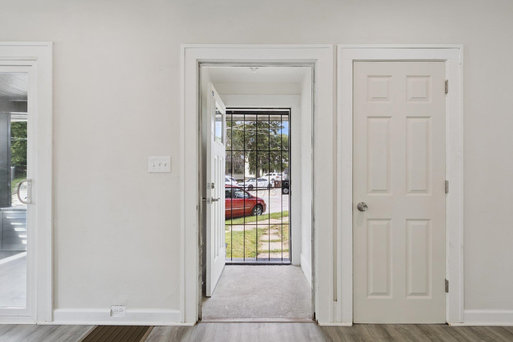 933 Ridge Avenue Rockford, IL 61103 - Photo 8 of 37 Gallery Image 8