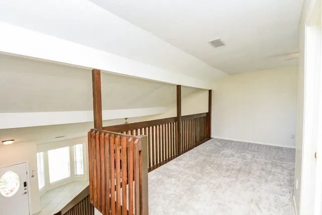 a view of a back yard