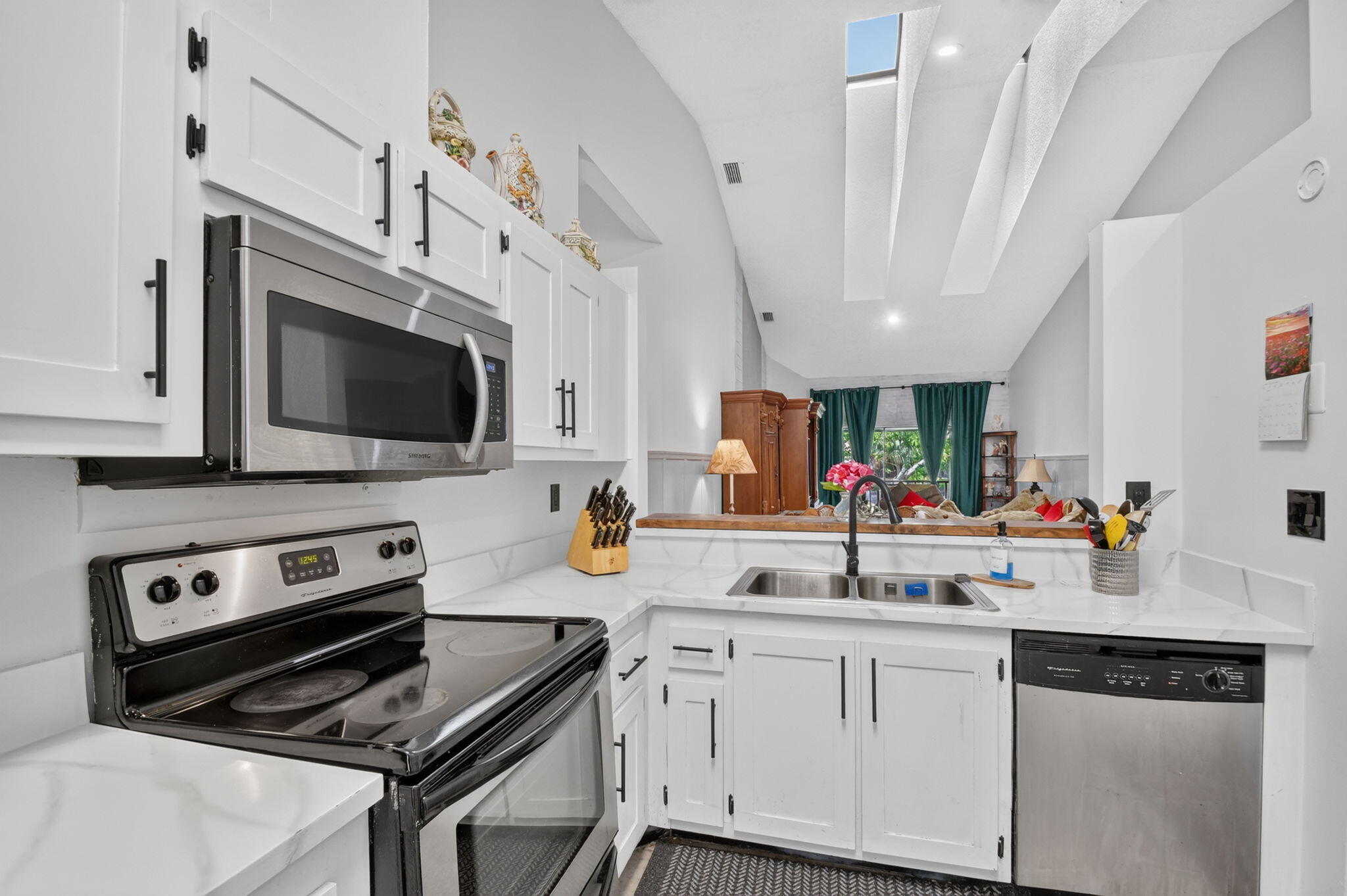907 Harbour Pointe Way Greenacres, FL 33413 - Photo 9 of 87 Kitchen