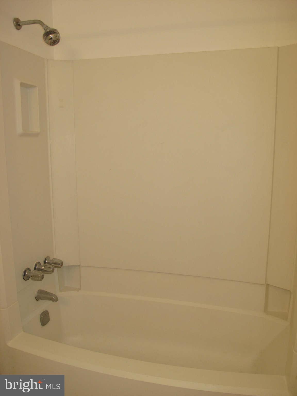 11717 Newbridge Court Reston, VA 20191 - Photo 13 of 25 Bath (Master)