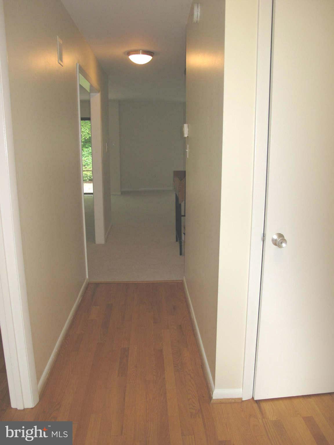 11717 Newbridge Court Reston, VA 20191 - Photo 3 of 25 Entryway