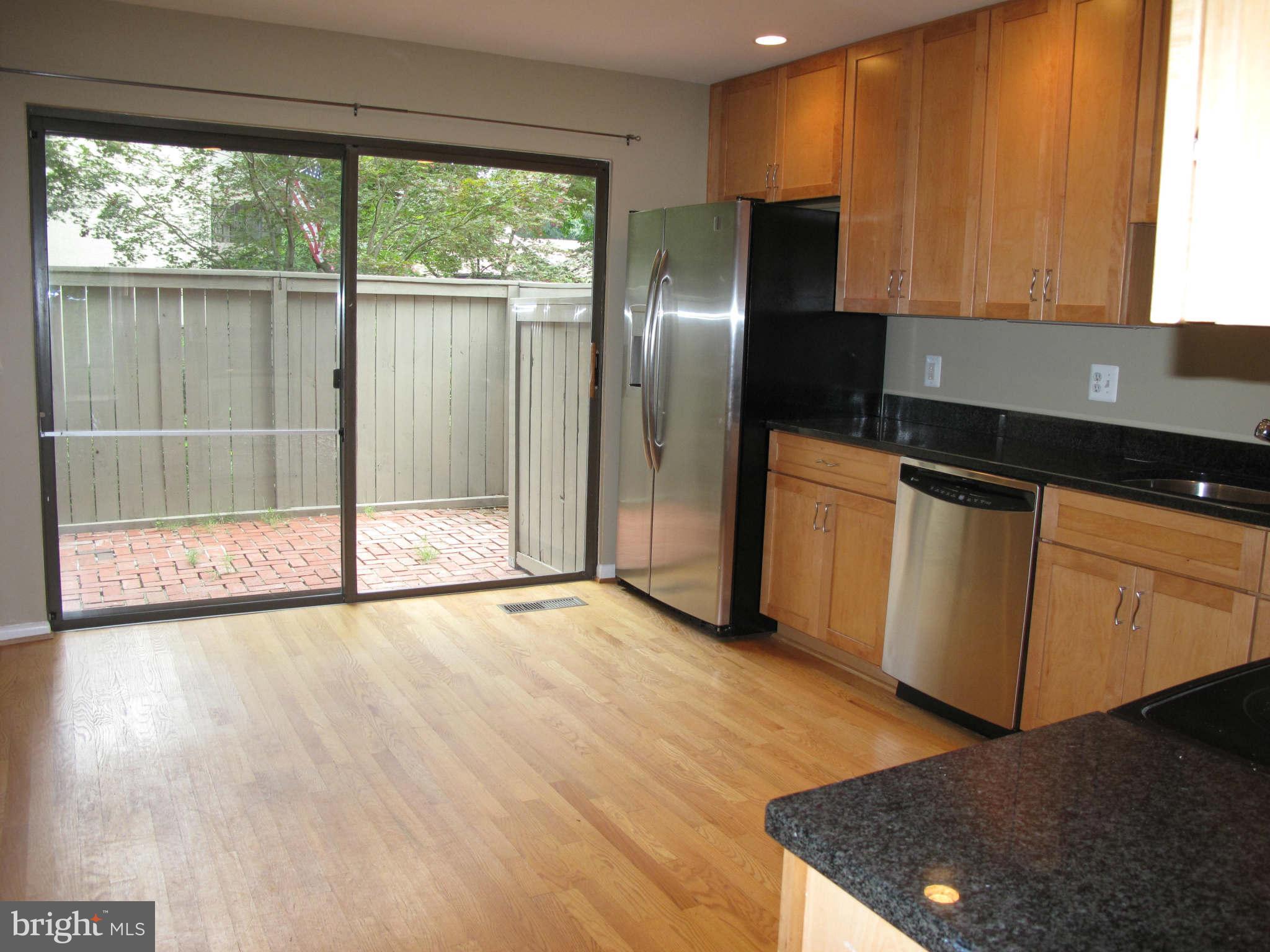 11717 Newbridge Court Reston, VA 20191 - Photo 7 of 25 Kitchen/Patio