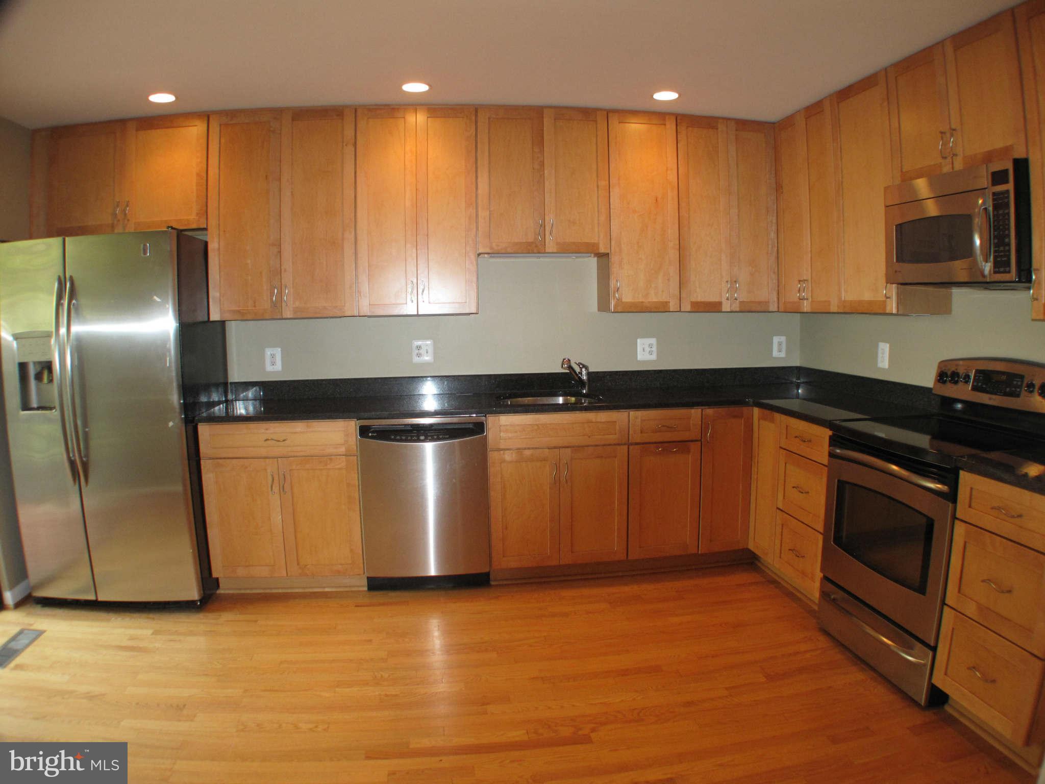 11717 Newbridge Court Reston, VA 20191 - Photo 8 of 25 Kitchen