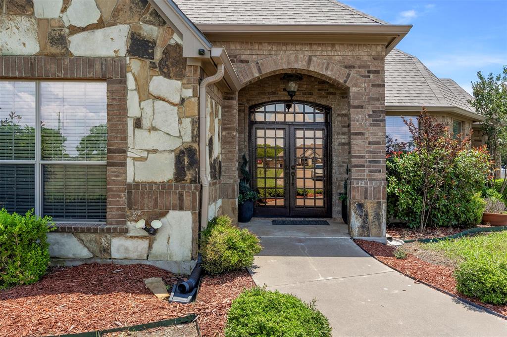 219 Mohundro Road Ferris, TX 75125 - Photo 5 of 40 a front view of a house with a garden