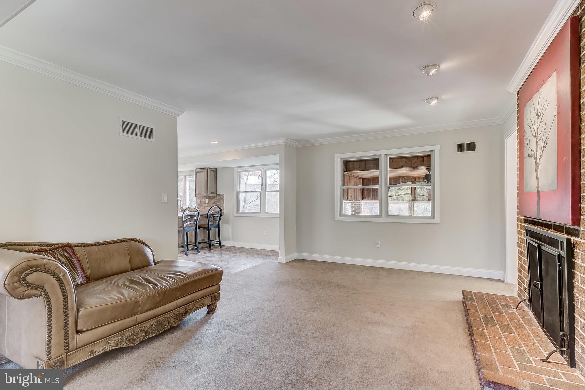 7841 Tick Neck Road Pasadena, MD 21122 - Photo 11 of 63 Living Room