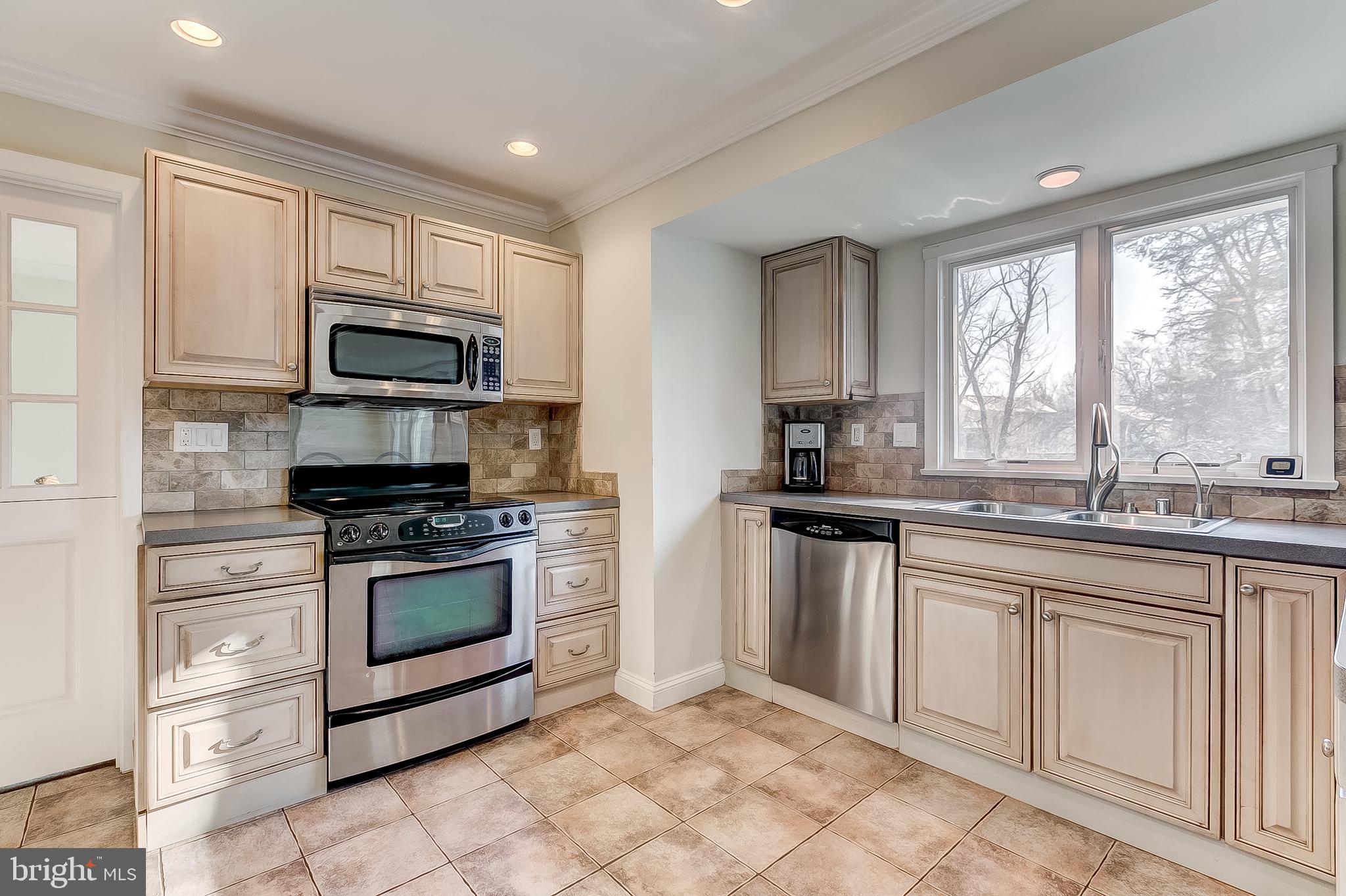 7841 Tick Neck Road Pasadena, MD 21122 - Photo 18 of 63 Kitchen