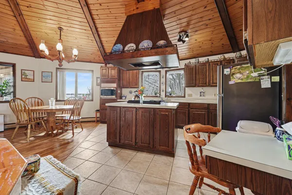 $750,000 | 828 Reunion Avenue, Fremont, MI 49412