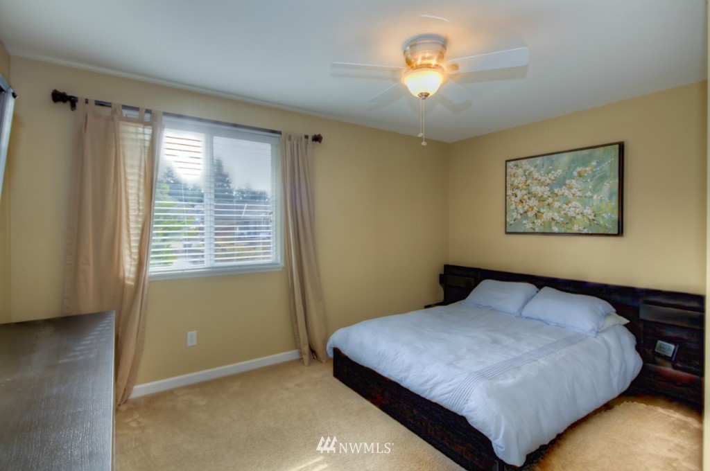 2582 Union Avenue Northeast Renton, WA 98059 - Photo 3 of 15 Gallery Image 3