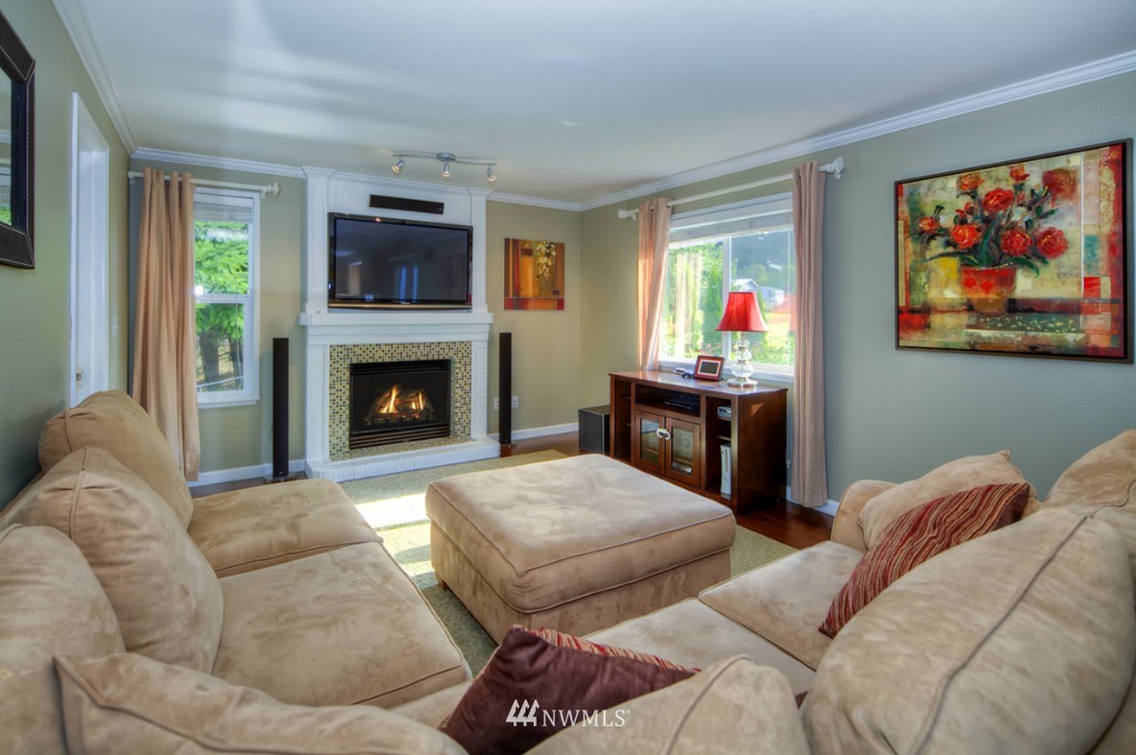 2582 Union Avenue Northeast Renton, WA 98059 - Photo 4 of 15 Gallery Image 4