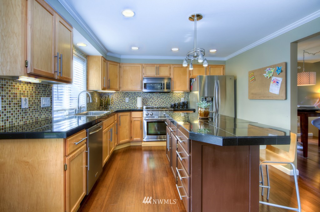 2582 Union Avenue Northeast Renton, WA 98059 - Photo 8 of 15 Gallery Image 8