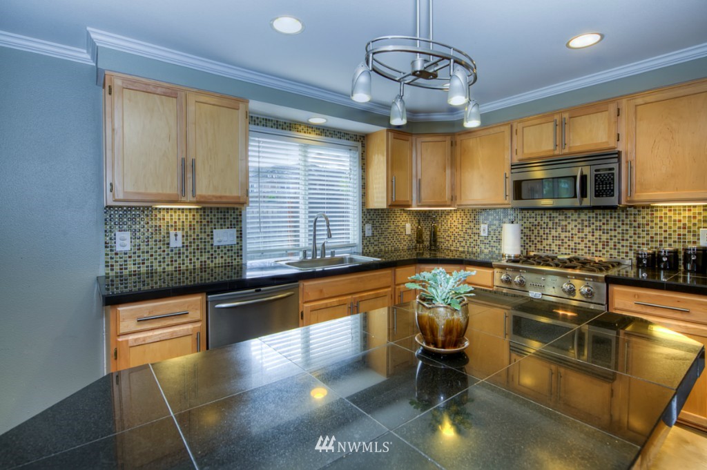 2582 Union Avenue Northeast Renton, WA 98059 - Photo 9 of 15 Gallery Image 9