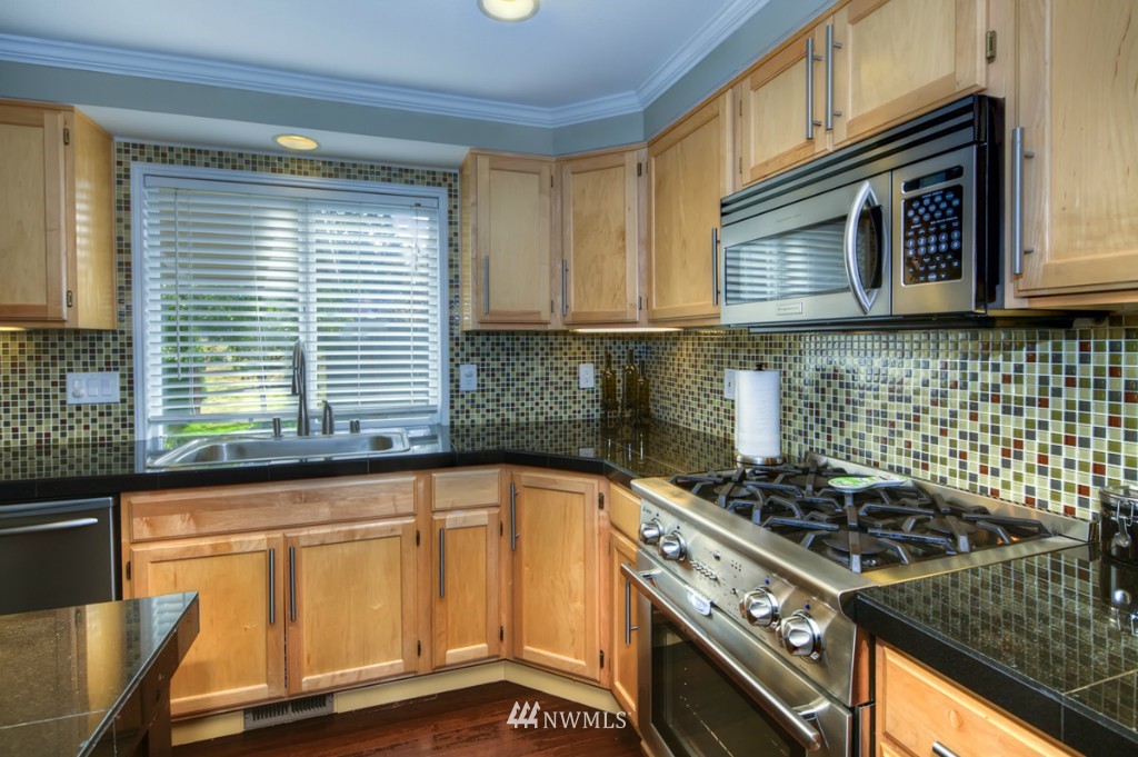 2582 Union Avenue Northeast Renton, WA 98059 - Photo 10 of 15 Gallery Image 10