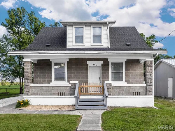 $190,000 | 710 East Main Street, Alhambra, IL 62001
