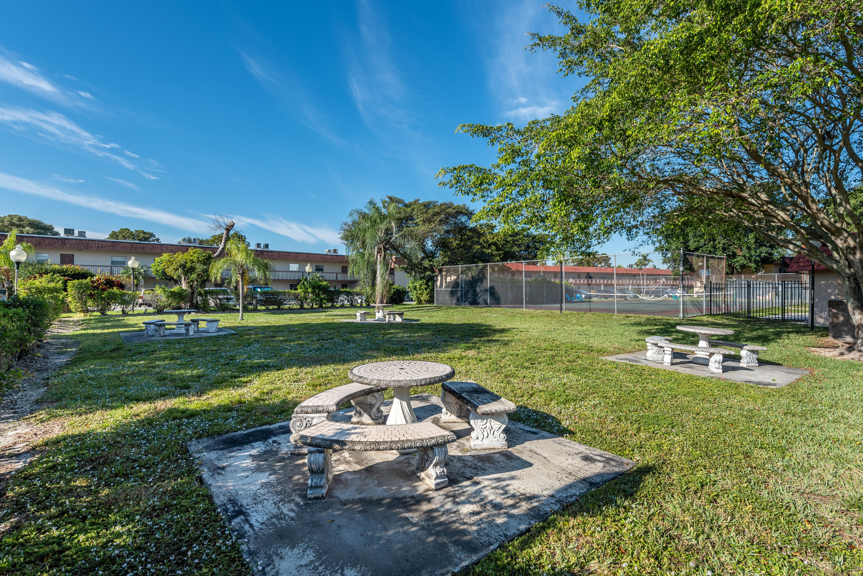 9210 Southwest 3rd Street, Unit 203 Boca Raton, FL 33428 - Photo 24 of 27 Picnic/BBQ Area