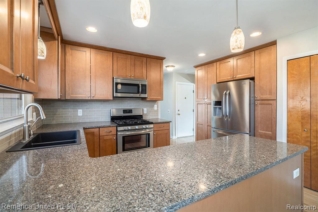 2550 South Hacker Road Brighton, MI 48114 - Photo 10 of 41
