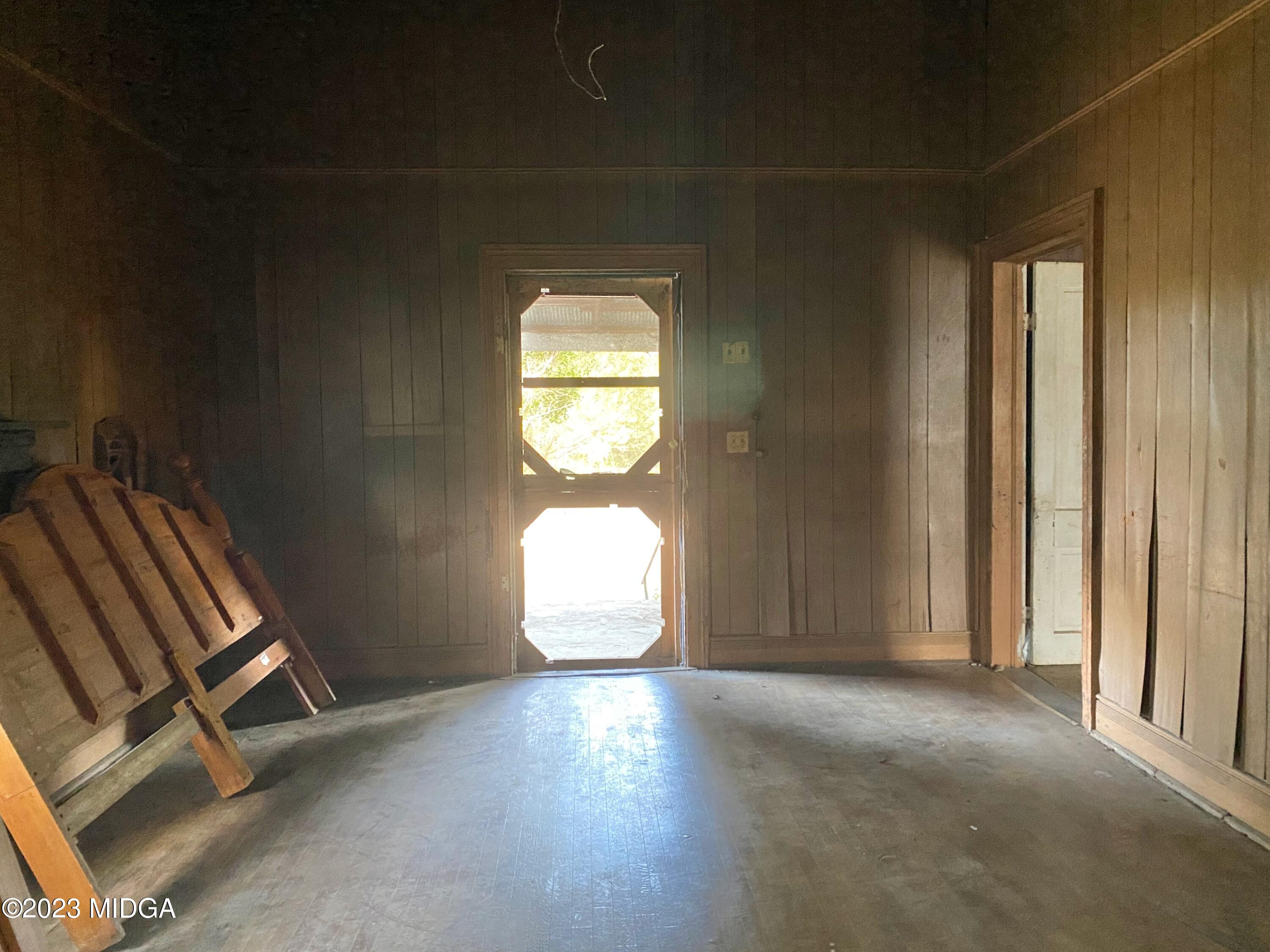 491 Barrow Road Reynolds, GA 31076 - Photo 11 of 56 a view of a livingroom with window