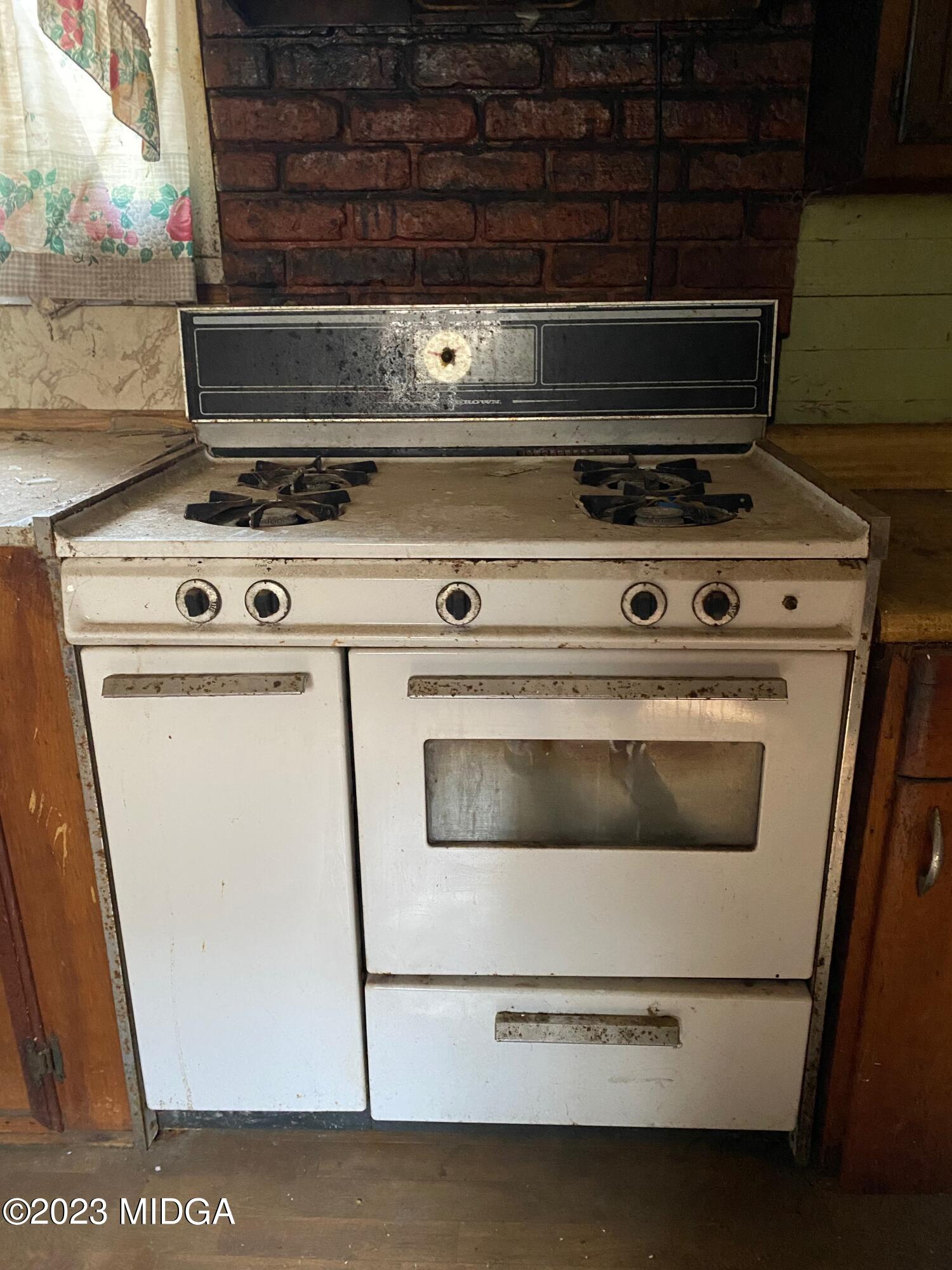 491 Barrow Road Reynolds, GA 31076 - Photo 6 of 56 a stove top oven sitting inside of a kitchen